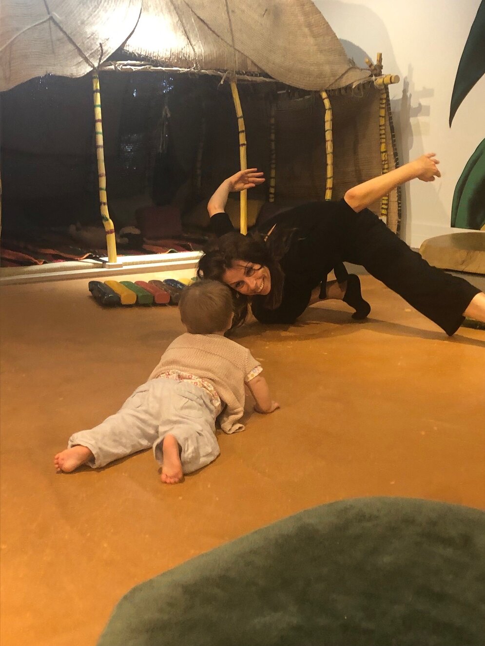 Anne-Laure Rouxel danse avec un bébé